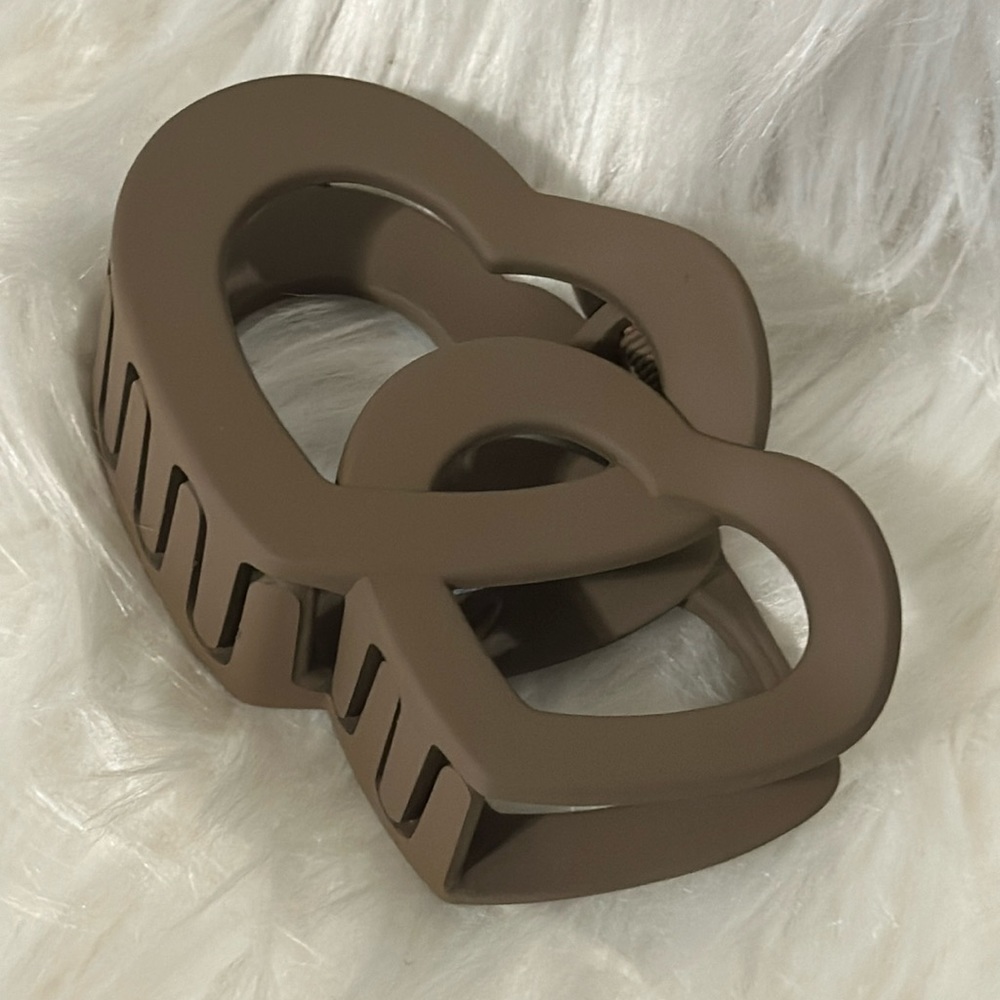Brown Hair Claw